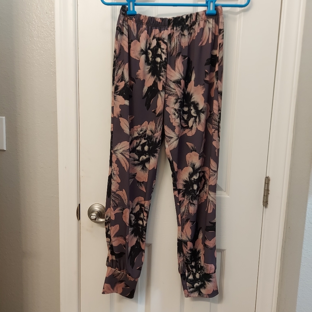Onzie floral jogger pants